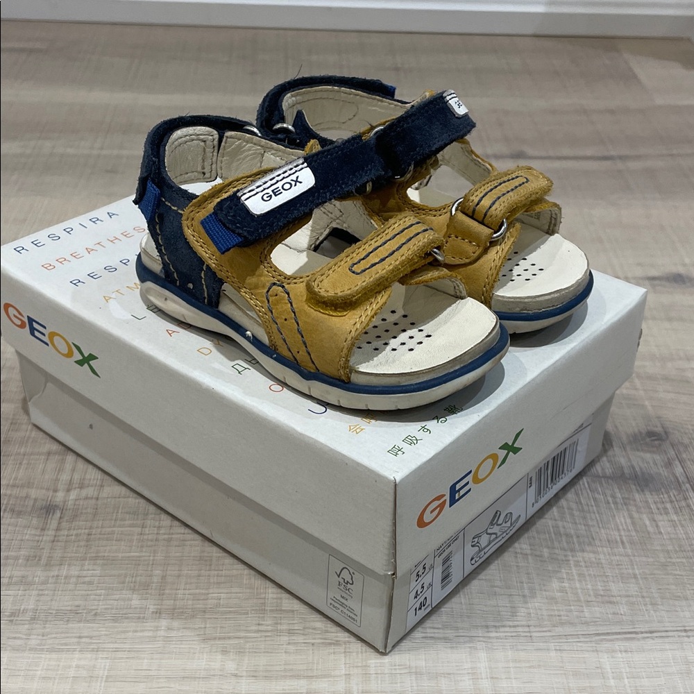 21EUR Geox Kids' Sandals in Mustard and Navy